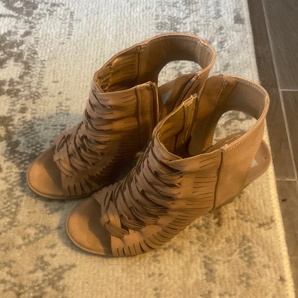 DV strappy heels
